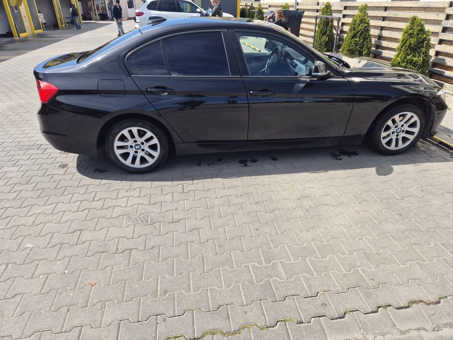 BMW Seria 3 - an 2013, 200000km