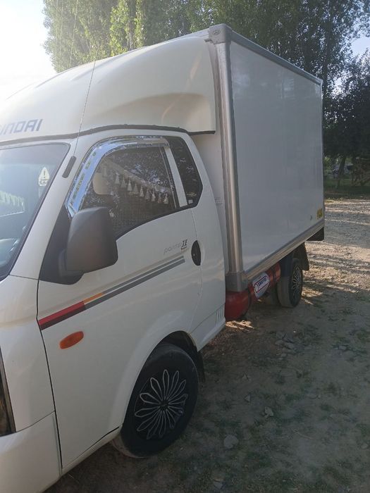 Hyundai yuk mashinasi sotiladi