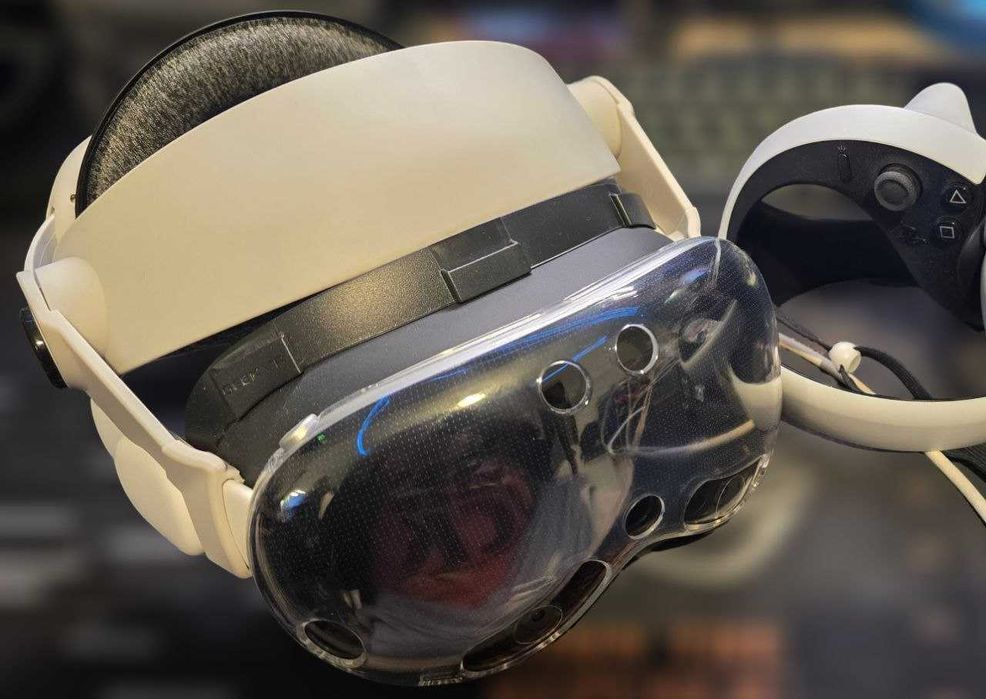 Apple Vision Pro VR очила, 256GB, сиви + PS VR2 Sense