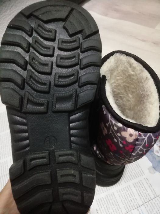 Продам детскую зимний обувь для девочки