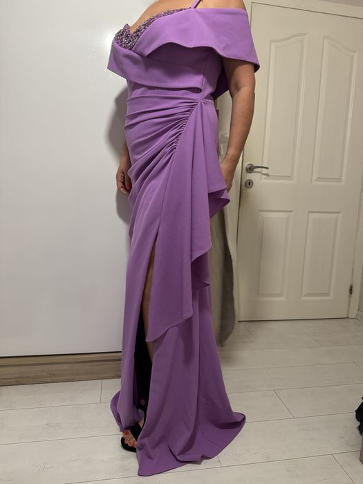 Официална рокля.