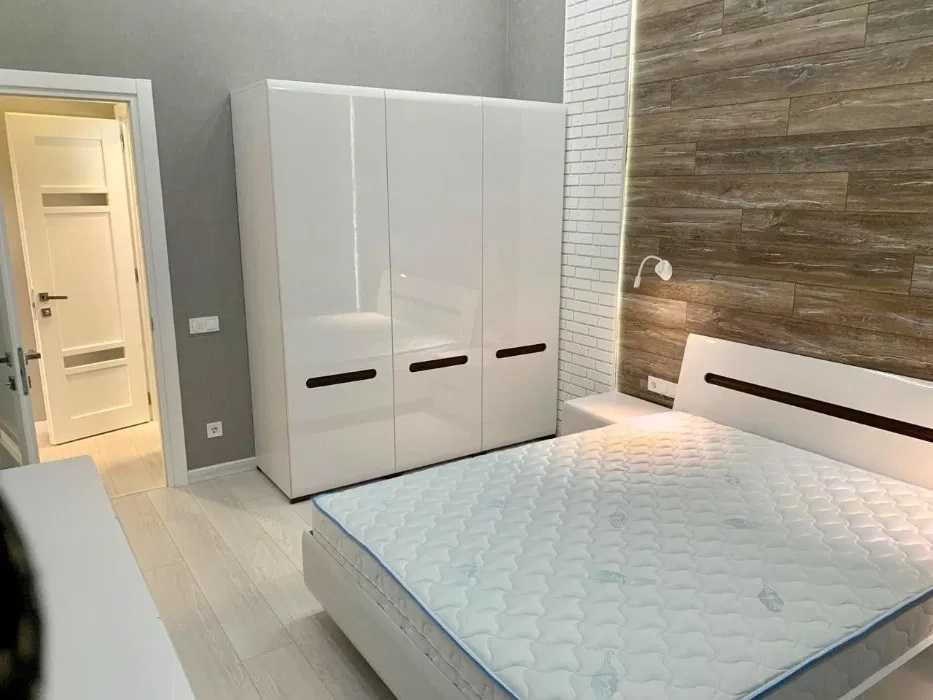 Центр, Чехова/Шевченко, Ойбек, шикарная высокопотолочка 2/2/4