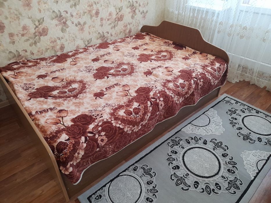 Кровать с матрасом