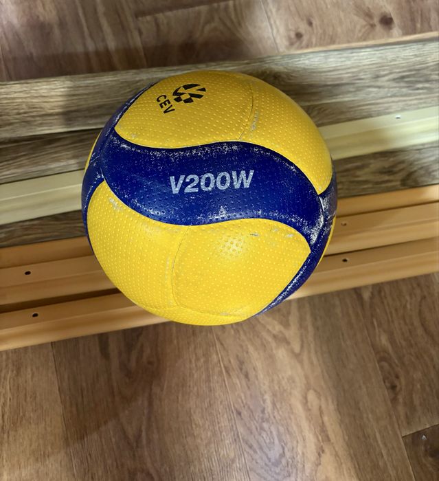 Волейболни топки MIKASA – V300W / V200W CEV / MVA310 – оригинални