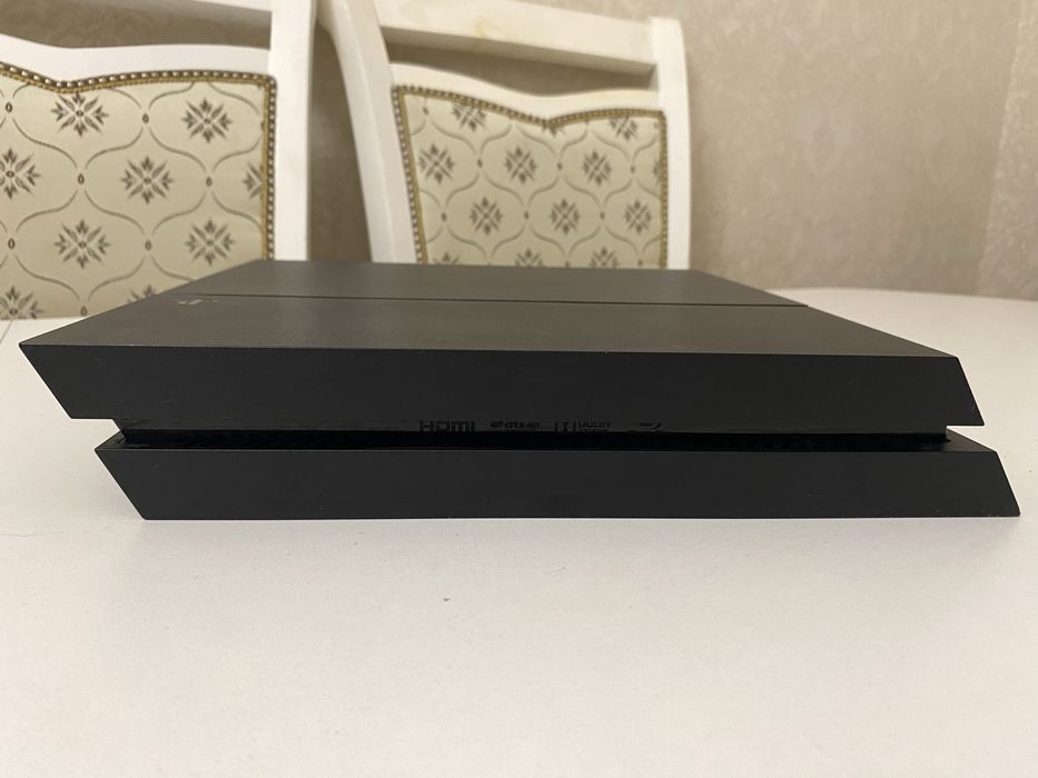 Продам PlayStation4 500Гб памяти