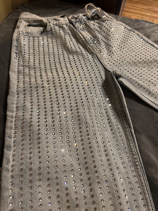 Дънки “PAUSE”, целите в камъни