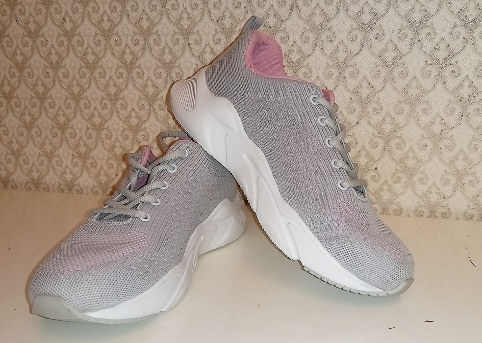 Кроссовки  женские