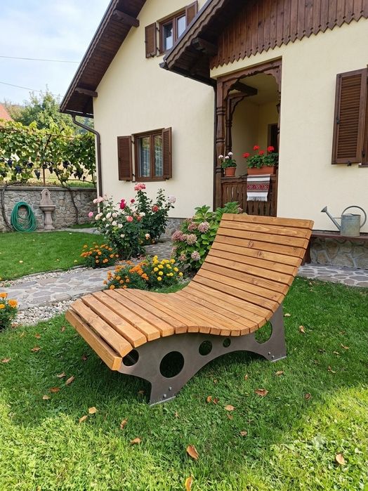 Șezlong fabricat din lemn