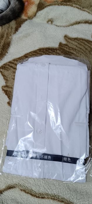 Рубашки белые новые