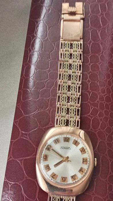 Золотые Знаменитые часы «Ракета»