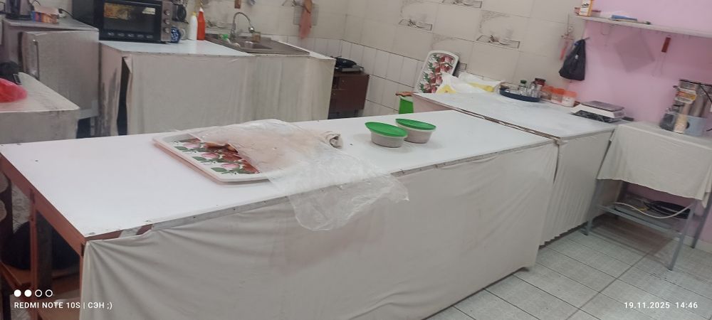 Столы для работы с мучными изделеями