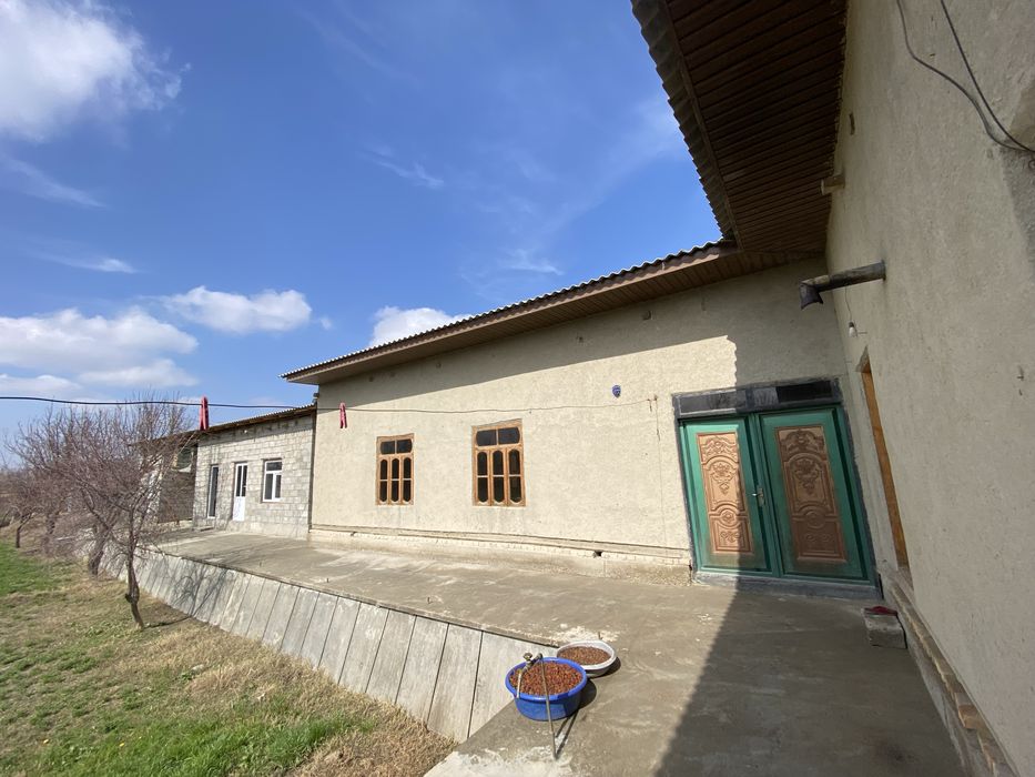 Uy sotiladi maydoni 15 stiq