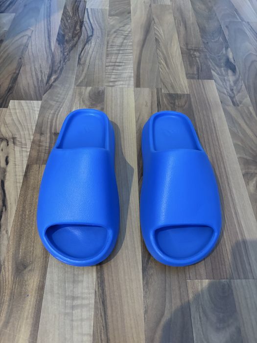 Yeezy Slides  43
