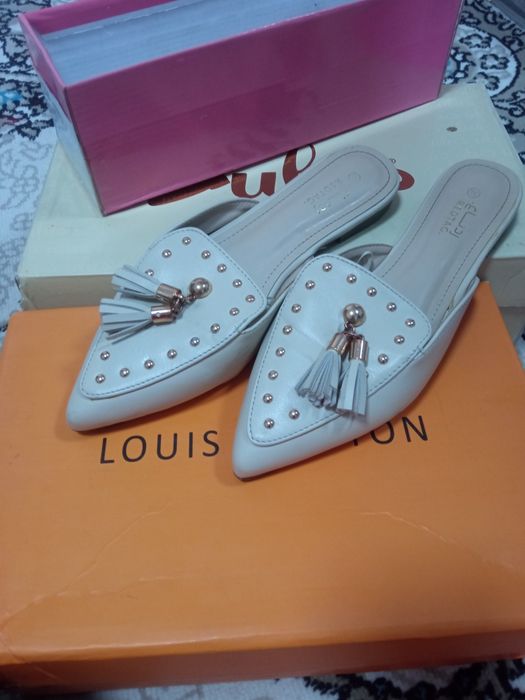 Женская обувь разная