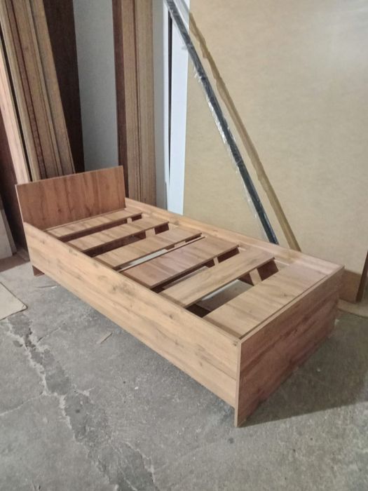 Кровать деревянный