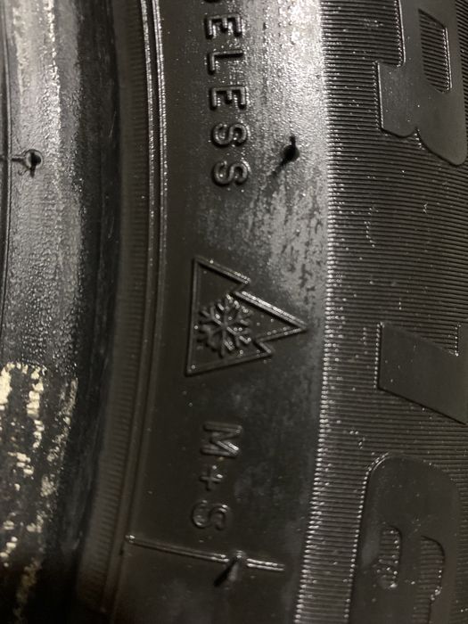 Продается шины размер 205/55/R16.