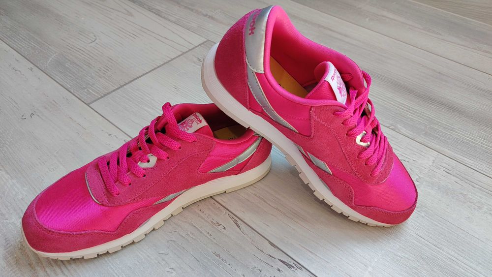 Дамски розови велурени маратонки REEBOK CL NYLON EUR38