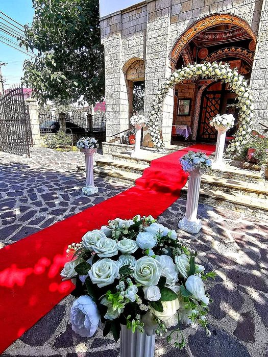 Decorațiuni evenimente, aranjamente florale, arcade Nunți