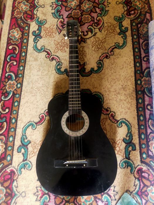 Продам- *Гитару*.