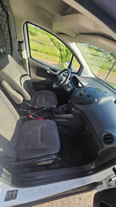 Ford transit courier 2019