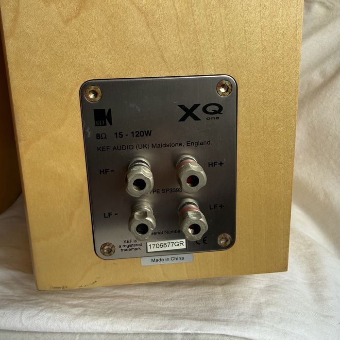 Boxe KEF model Xq1