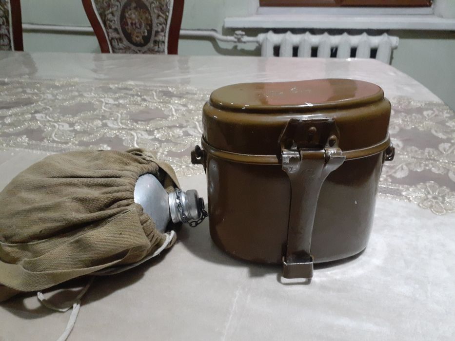 Котелок и фляшка