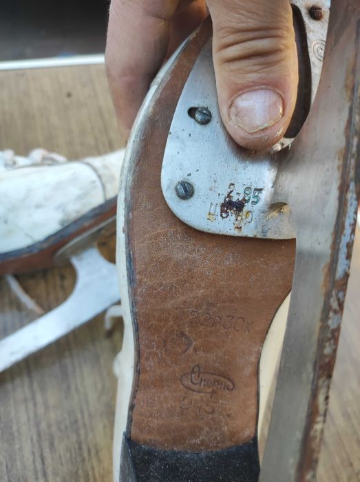 Коньки фигурные 37р