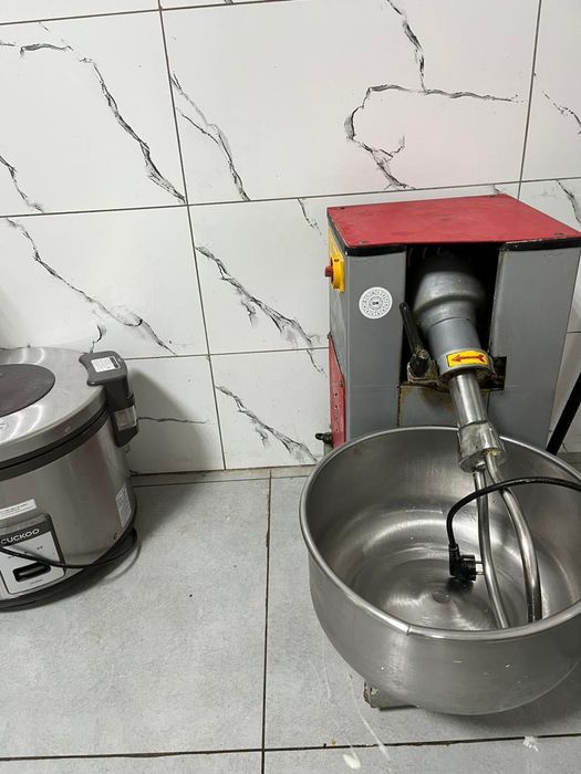 Продам тестомес.