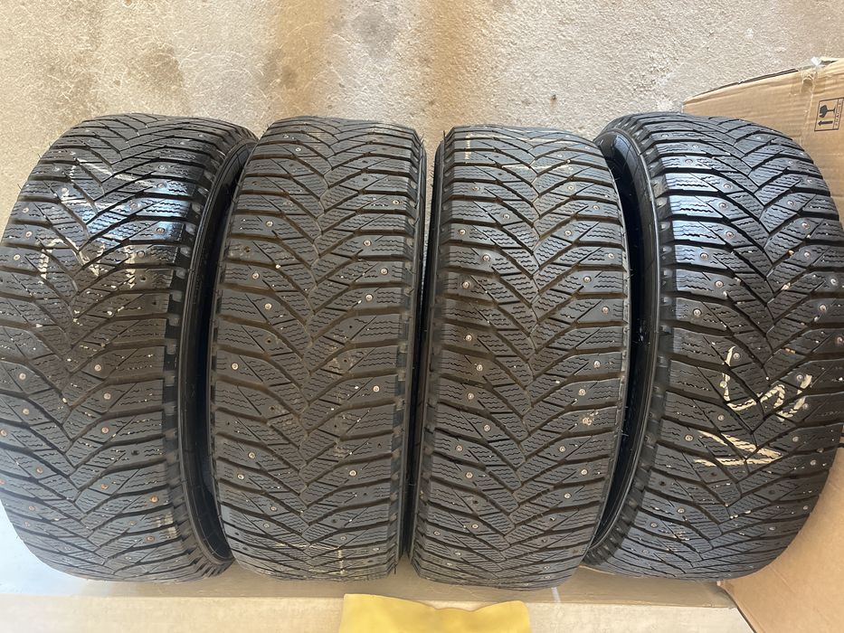 Продам резину 215/55 R17