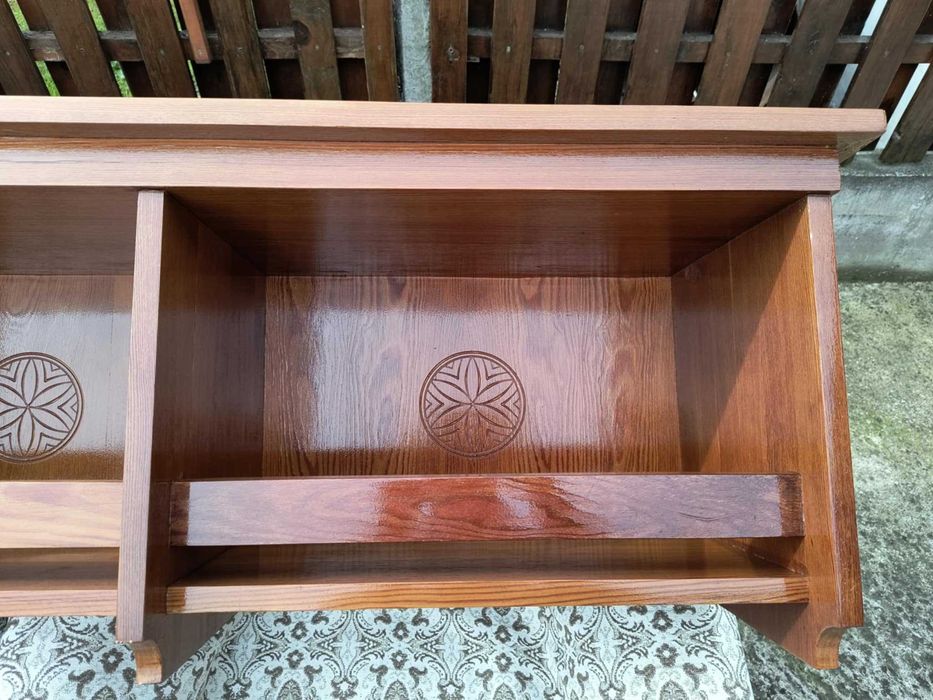 Дървен рафт, полица, етажерка