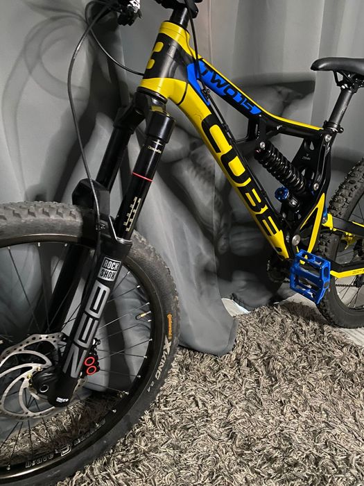 Bicicleta Cube 2  downhill custom cu piese profesional