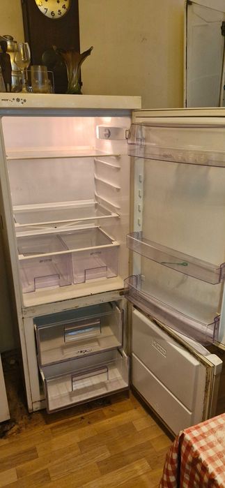 Хладилник с долна камера Zanussi