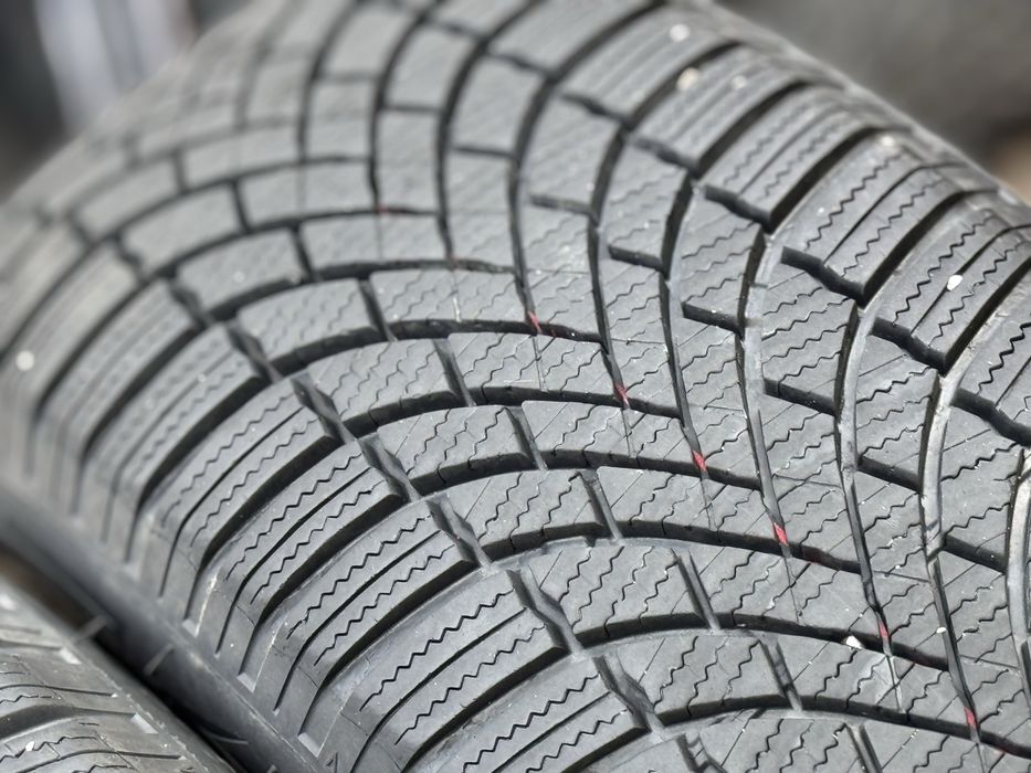 215/60/R17 Bridgestone Blizzak 4бр зимни Run Flat dot2624