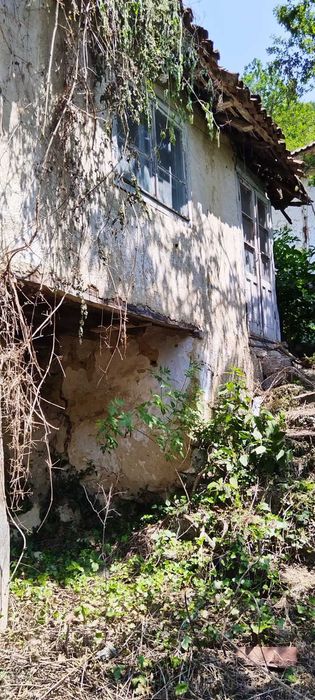 Къща с Трънска банкя