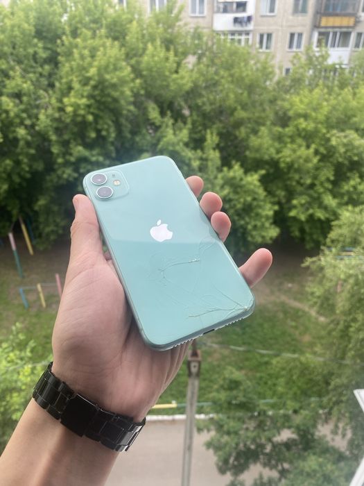Продам заблокированный iphone 11