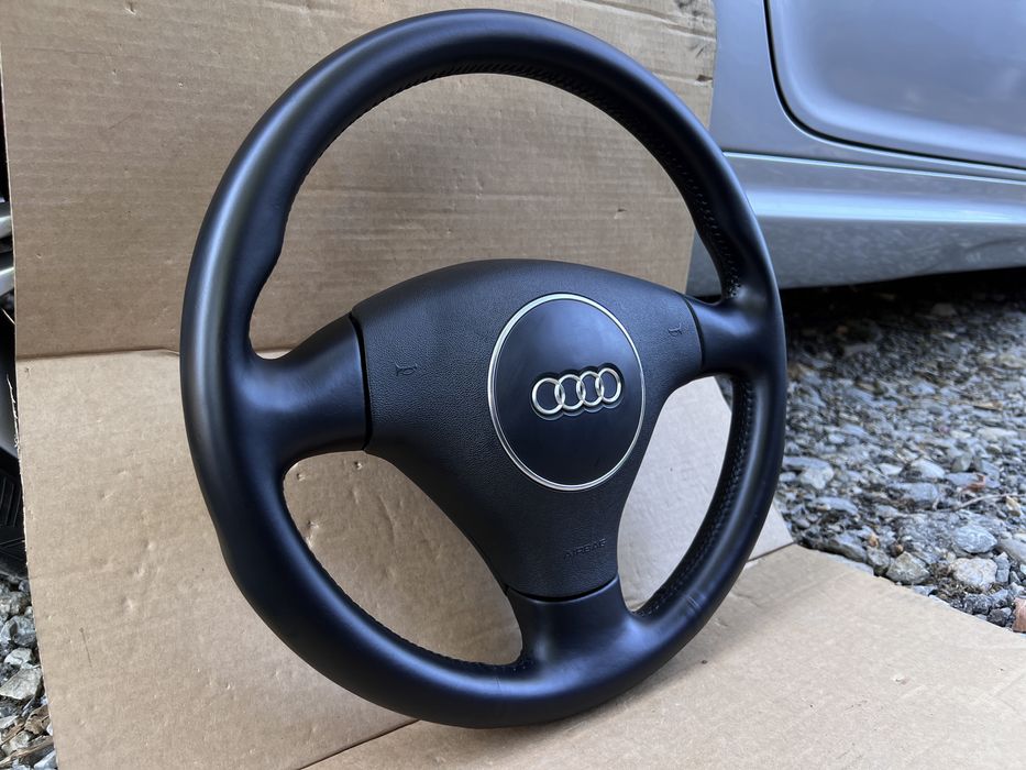 Audi a3 8p перфектен волан като чисто нов.