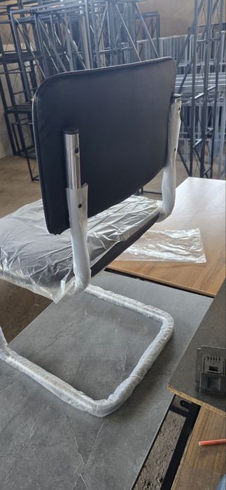 stul turon ranggi qora