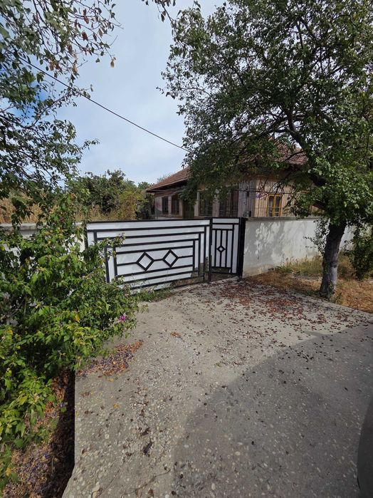 Vand casa batraneasca  teren 1000m2 - Preajba -Craiova -