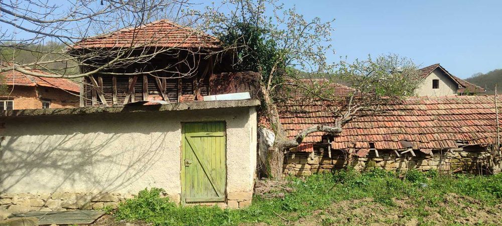 Продава се Къща в с. Радовене, Област Враца - 100 кв.м за 77 €/кв.м - Снимка #1