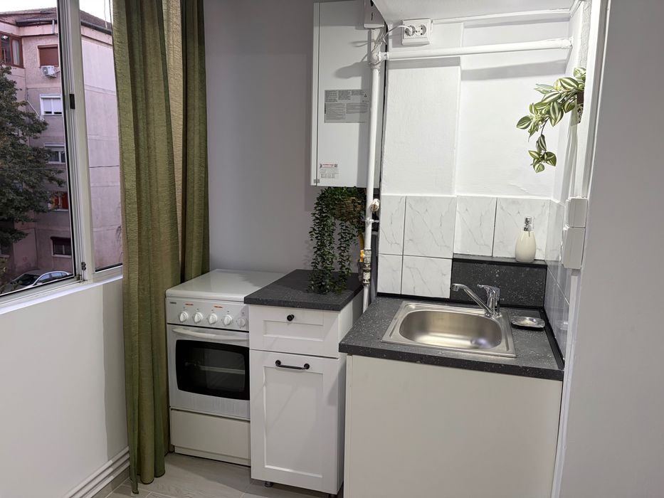 Închiriez apartament decomandat et. 2 – Zona Lipovei