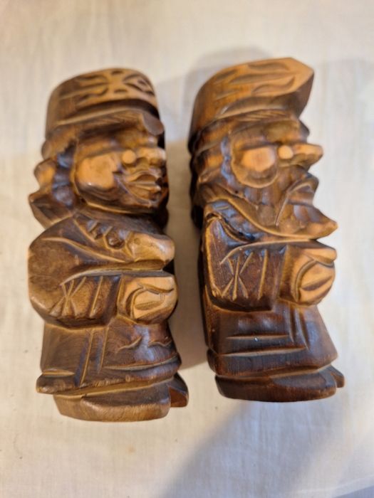 Дървени фигури от екзотично дърво