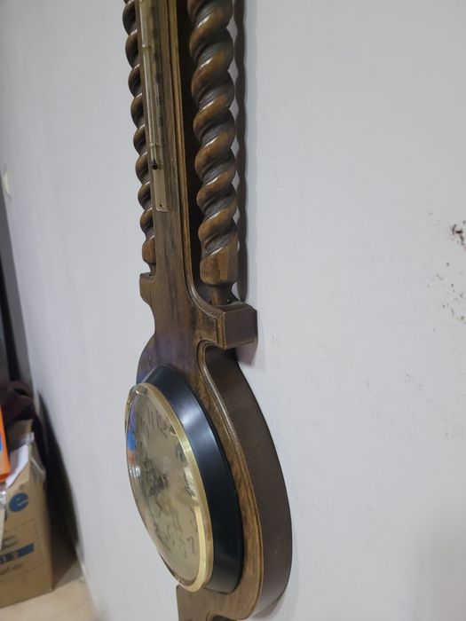 Дървен стенен часовник