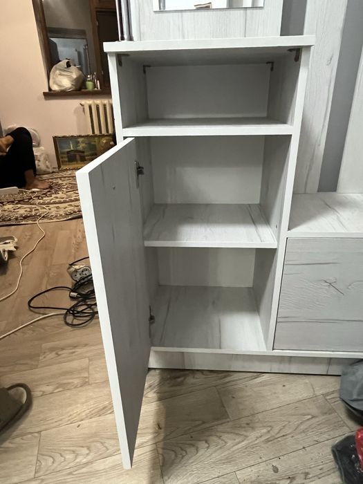 Прихожка новый почти