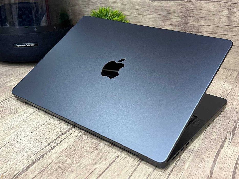 как новый MacBook Pro 14” M3 Pro/ 18Gb / 1Tb Black