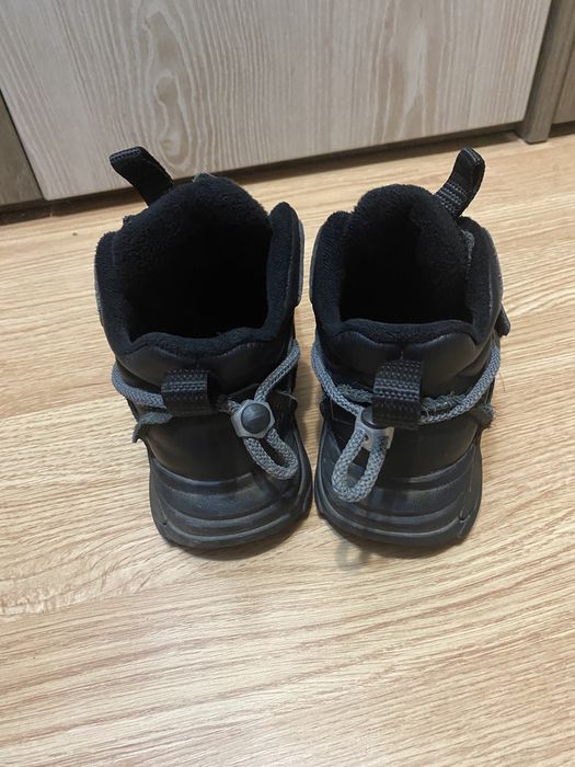 Продам кросовки осень-весна