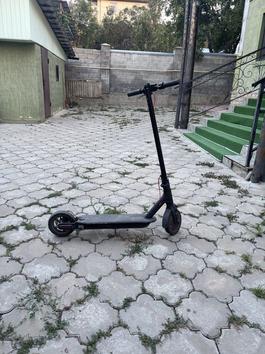 Продам электросамокат xiaomi