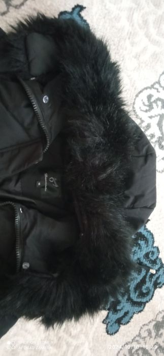 Qora kurtka astarli holati yaxshi