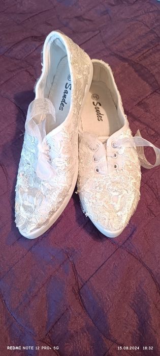 Дамски кецки номер 39