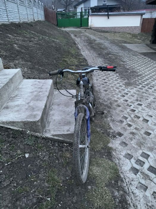 Vând sau schimb bicletă cu motor de 80cc tuining pe un scuter