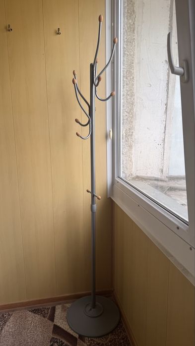 Вешалка в хорошем состоянии